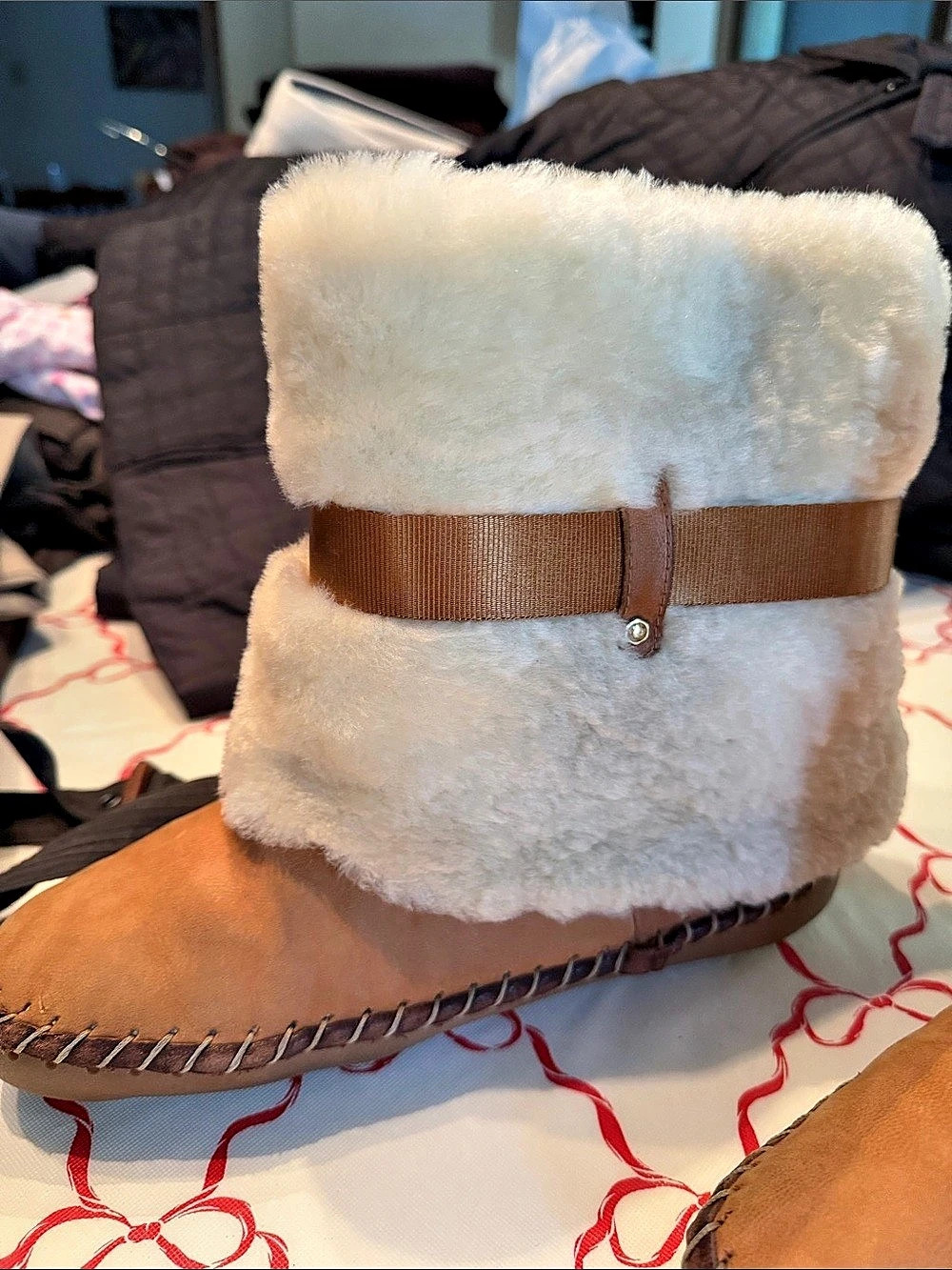 Gorgeous Jessica Simpson Shearling Winter Boots in Brown & Cream Like New